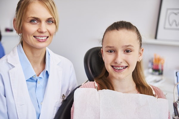Patient gets dental braces in Kolkata at a modern clinic