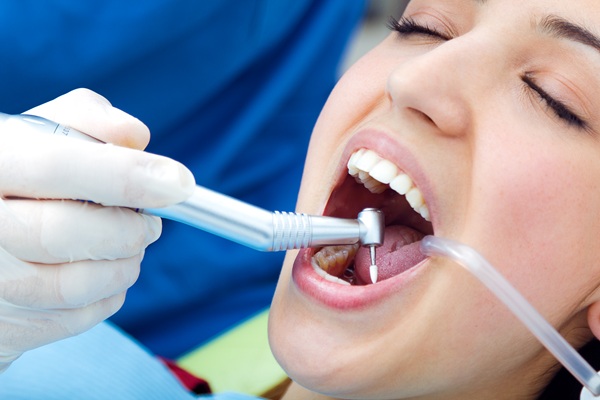 Dental crown for broken tooth restoration