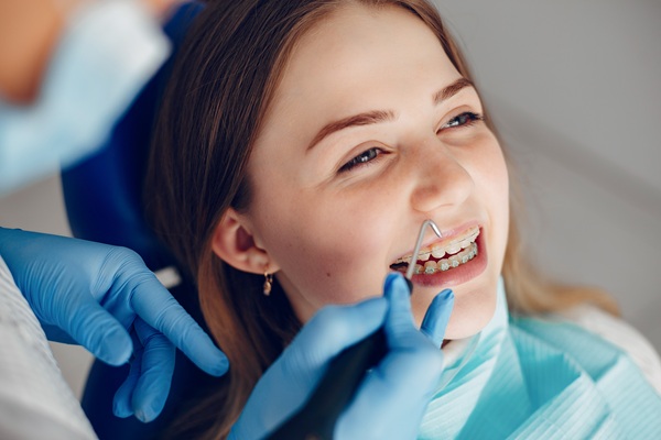Smiling teen with metallic braces in Kolkata dental clinic